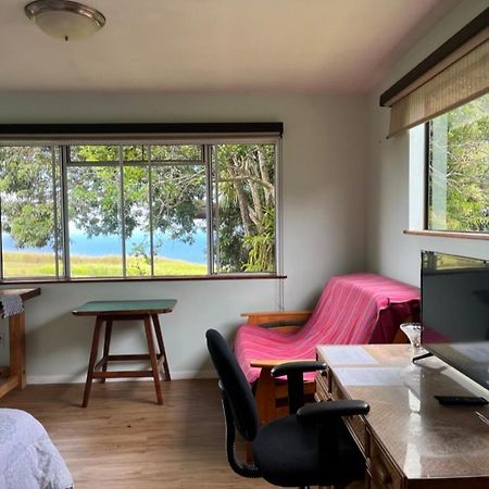 Waipio Studio Apartment Kukuihaele エクステリア 写真